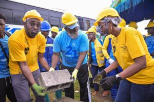 MTN Cameroon et ses partenaires lancent Y’ello Care 2026 en posant la  première pierre du futur laboratoire de l&rsquo;hôpital de district de Japoma.